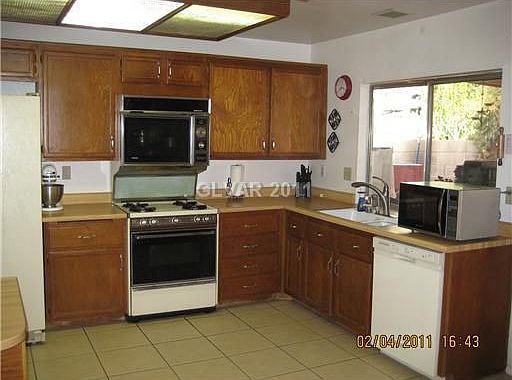 5th image of 1434 Elaine Dr