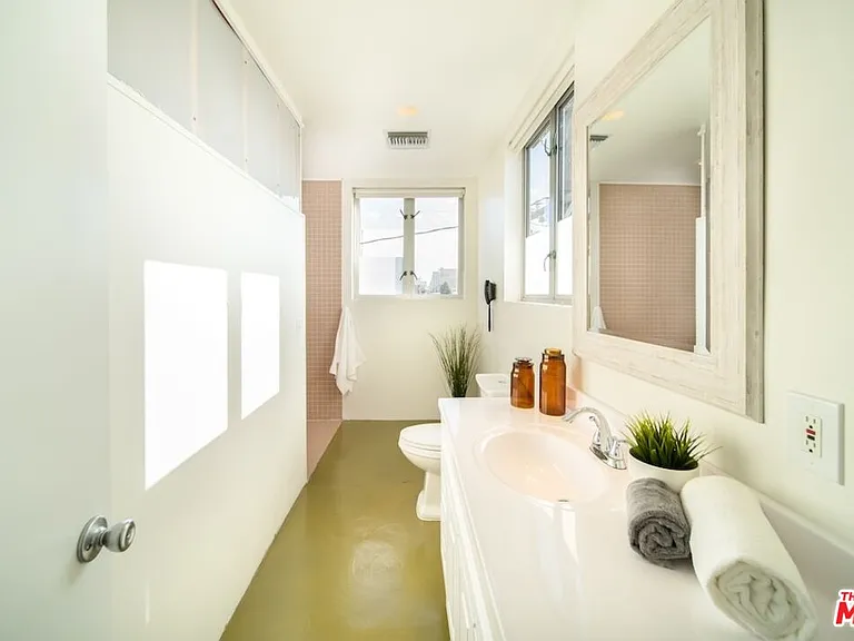 46 Rose Ave — Photo 28