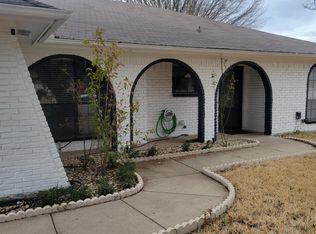 321 Suttonwood Dr, Fort Worth, TX 76108