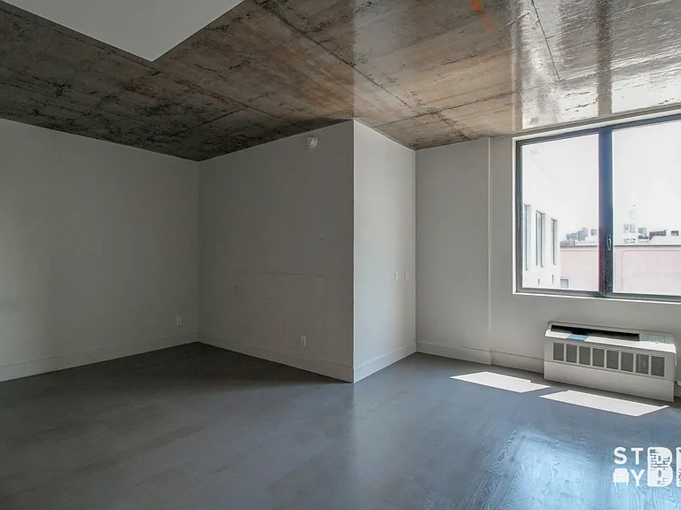 72 Box St #2I — Photo 4