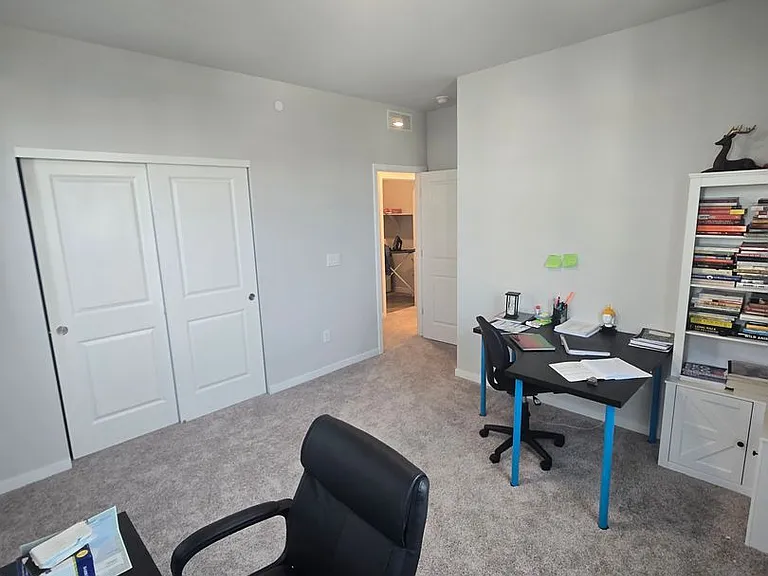 1431 Loraine Cir N — Photo 16