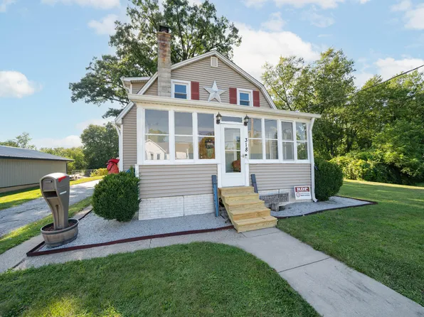 318 S Fremont St, Lowell, IN 46356