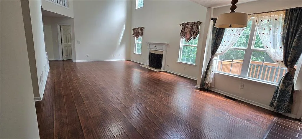 6 bed, 3.0 bath, 3028 sqft, $3,000 — Photo 3