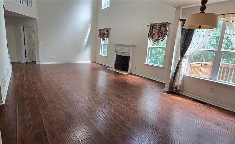 3811 Roxfield Dr — Photo 3