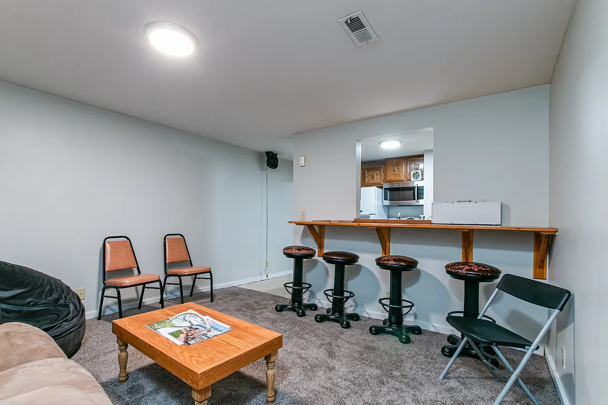 Building Photo - 1605 Leavenworth St #BASEMENT