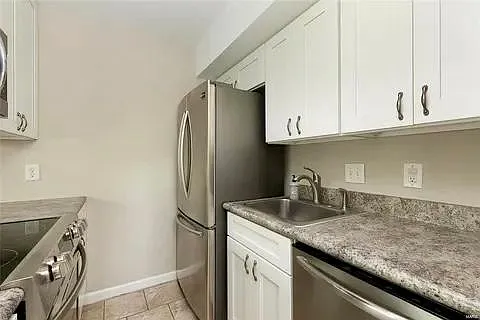 433 Briarhill Ct — Photo 6