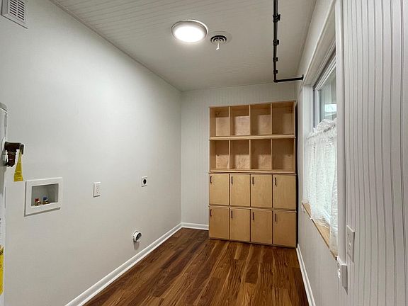 5th image of 407 Robinette St
