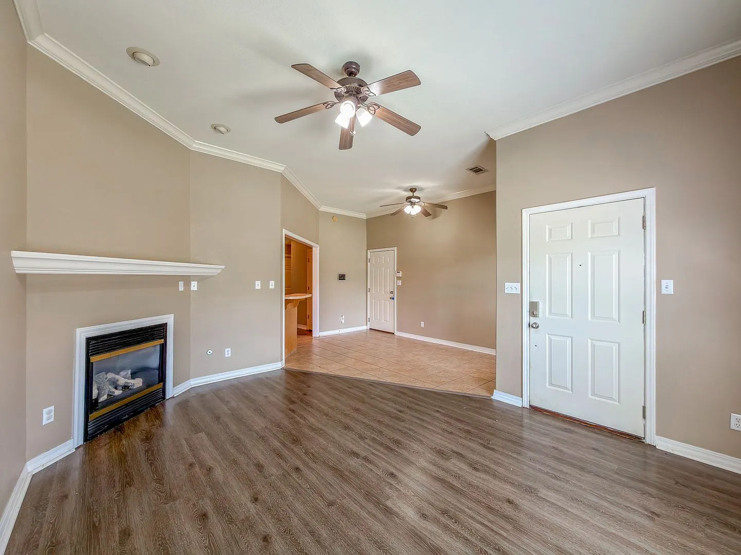 * Move-In Special * Beautiful 2 Bedroom / 2 Bathroom Duplex in Fort Smith — Photo 2