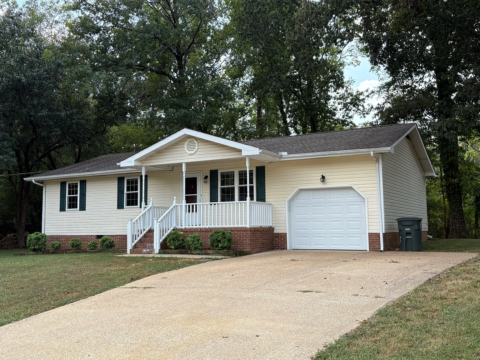 3 bed, 1428 sqft, $2,300 — Photo 2