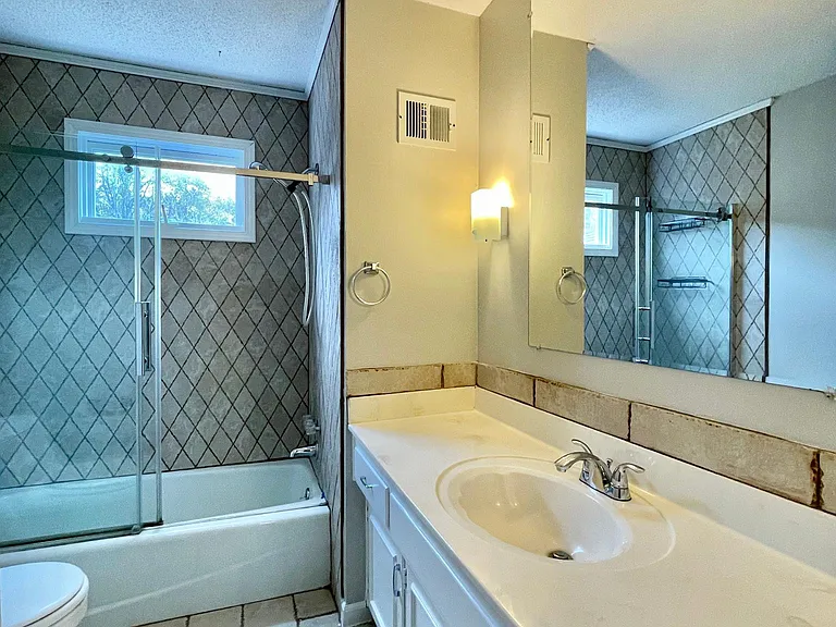 2nd bathroom