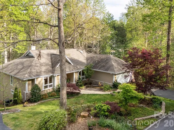 508 Cobblestone Ln N, Flat Rock, NC 28731