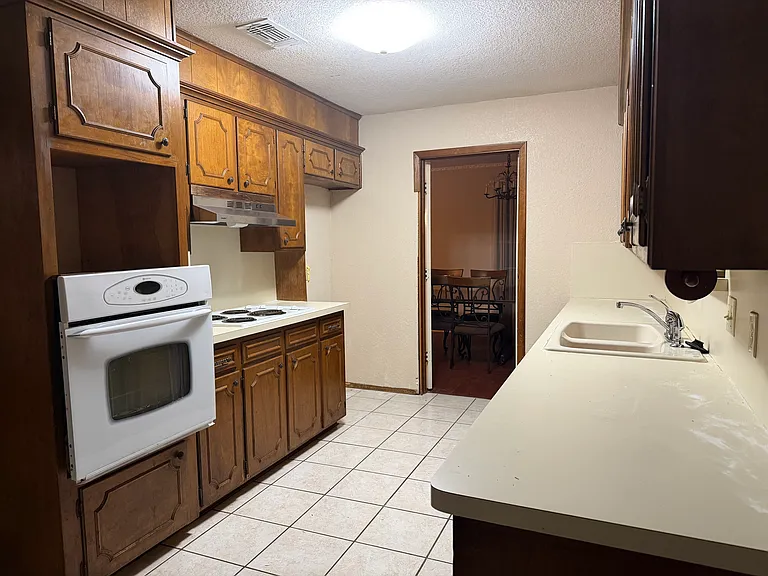 2101 Botts Dr — Photo 4
