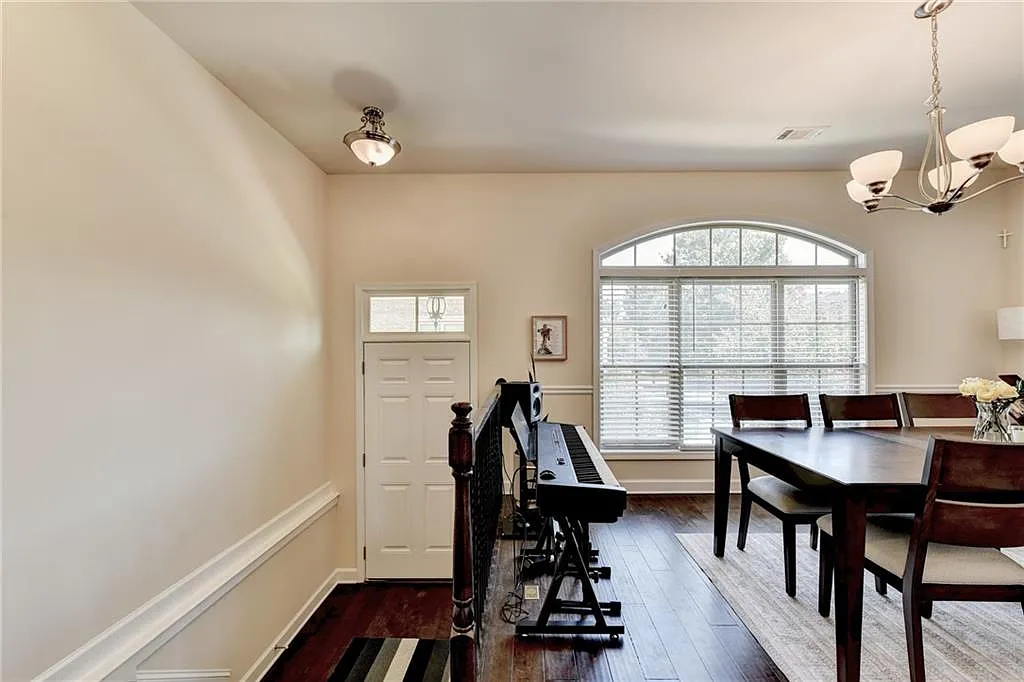 3 bed, 3.5 bath, 1920 sqft, $2,550 — Photo 3