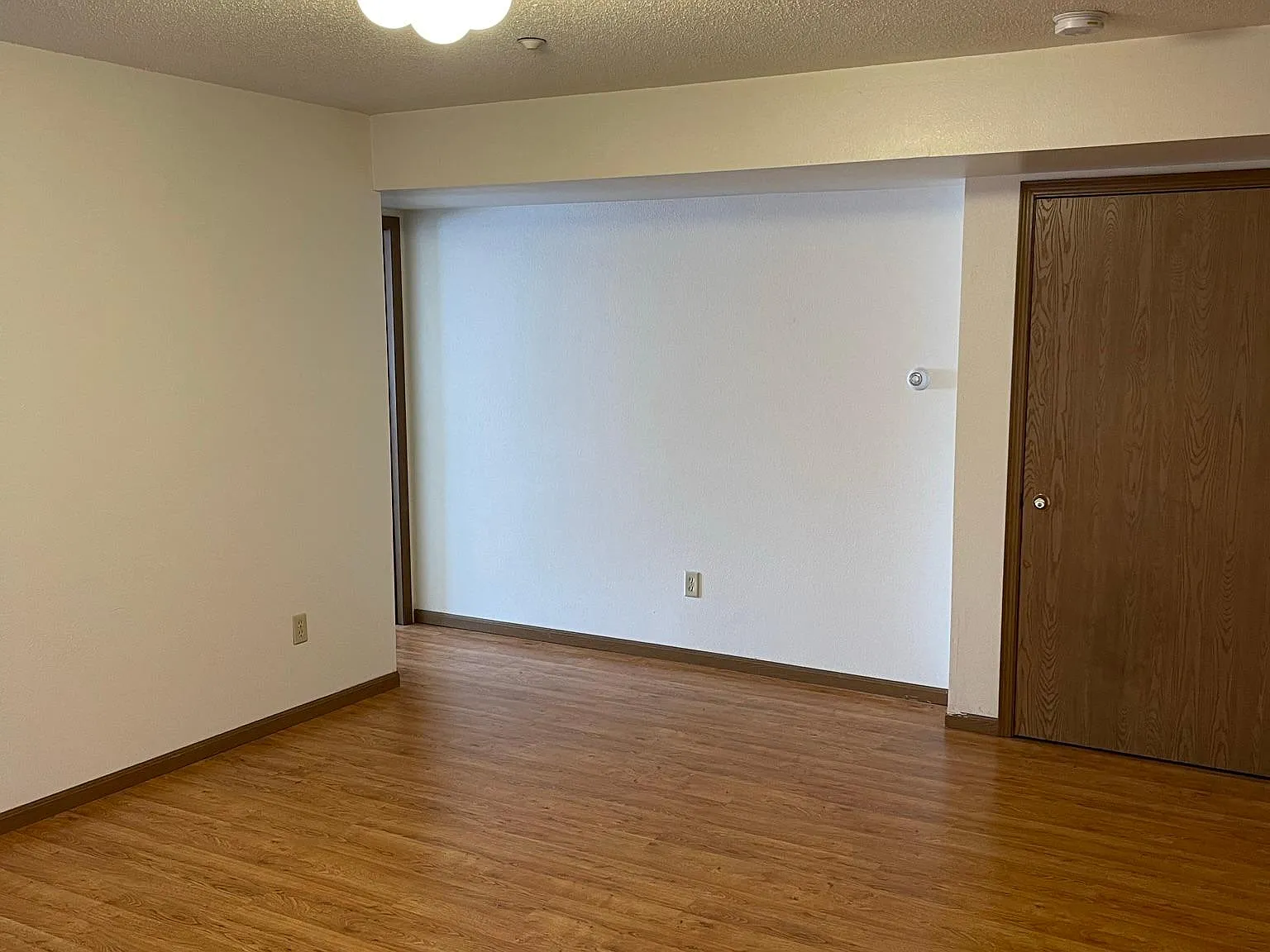 5 bed, 100 sqft, $3,049 — Photo 4