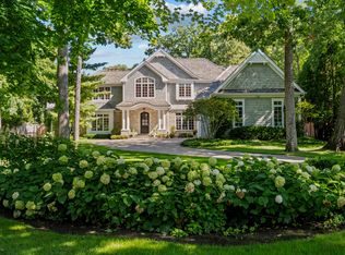 326 E Witchwood Ln, Lake Bluff, IL