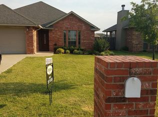 207 NW Cherry Ave, Cache, OK 73527