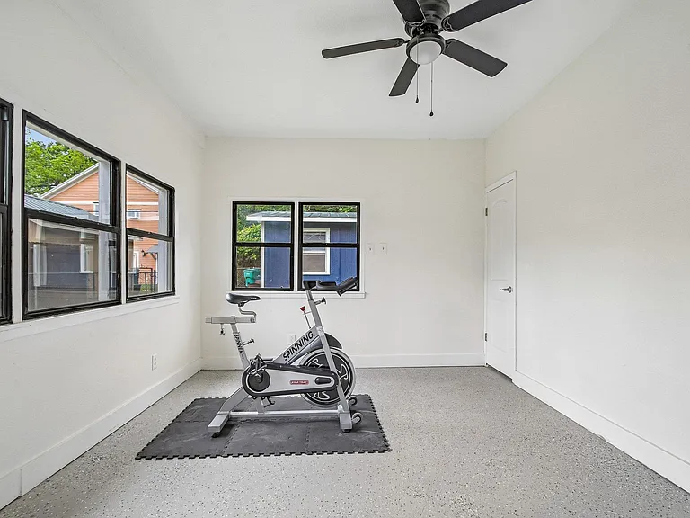605 Bishop St — Photo 34