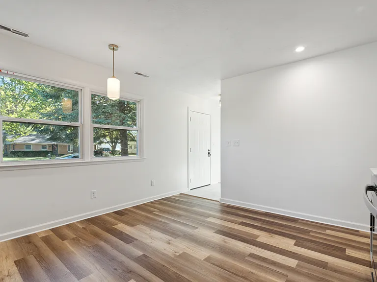 706 14th Ave — Photo 8