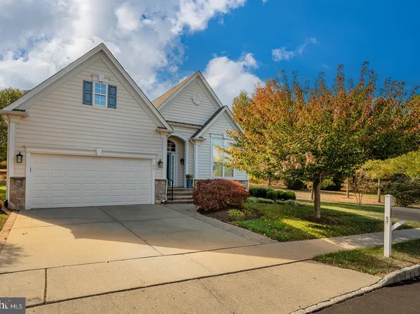 57 McConkey Dr, Washington Crossing, PA 18977