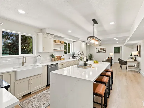 10866 S Savannah Dr, Sandy, UT 84094