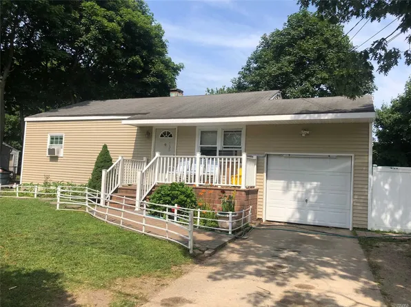 735 Bayview Ave, Bellport, NY 11713