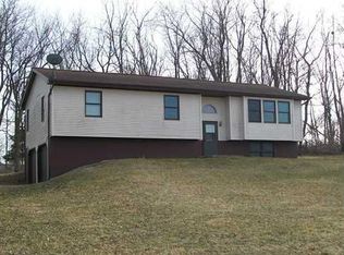 2554 Coggon Rd, Coggon, IA 52218