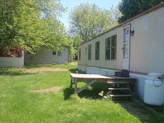 Yard for pets and kids 