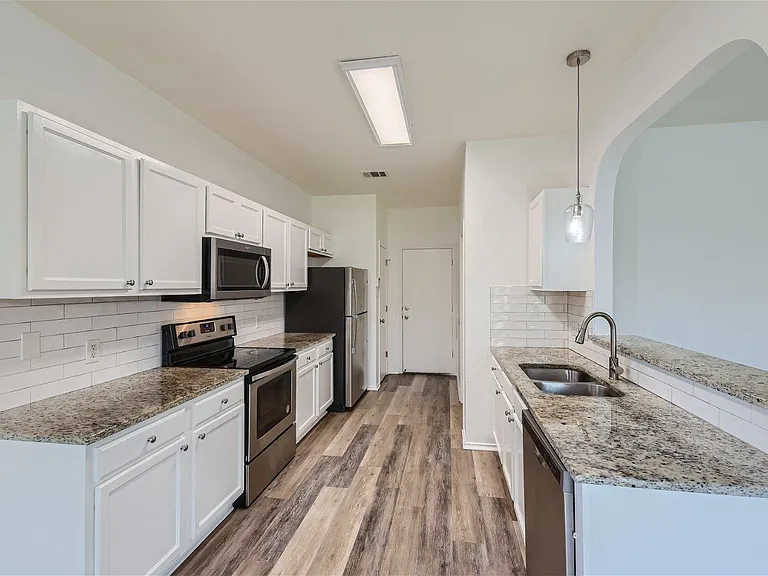 115 Killian Loop — Photo 4