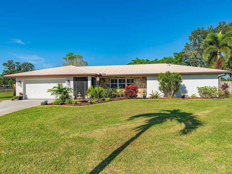 762 SE River Ln — Photo 45