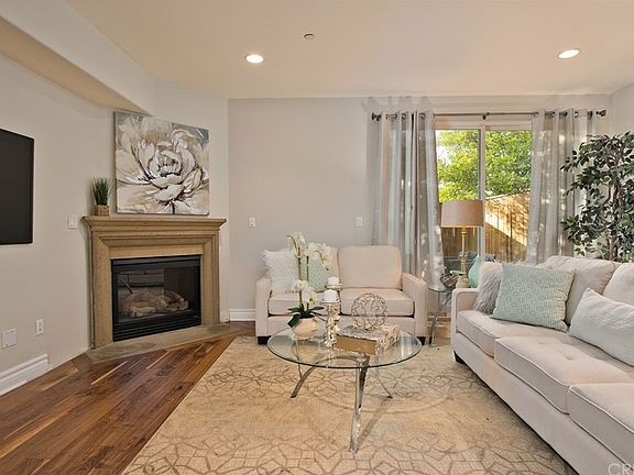 3rd image of 5753 White Oak Ave Unit 14