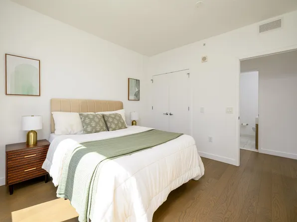 75 Park Lane South image 15 of 50