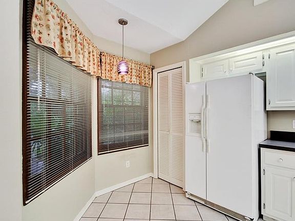 3rd image of 1204 Poinsettia Ave #2A