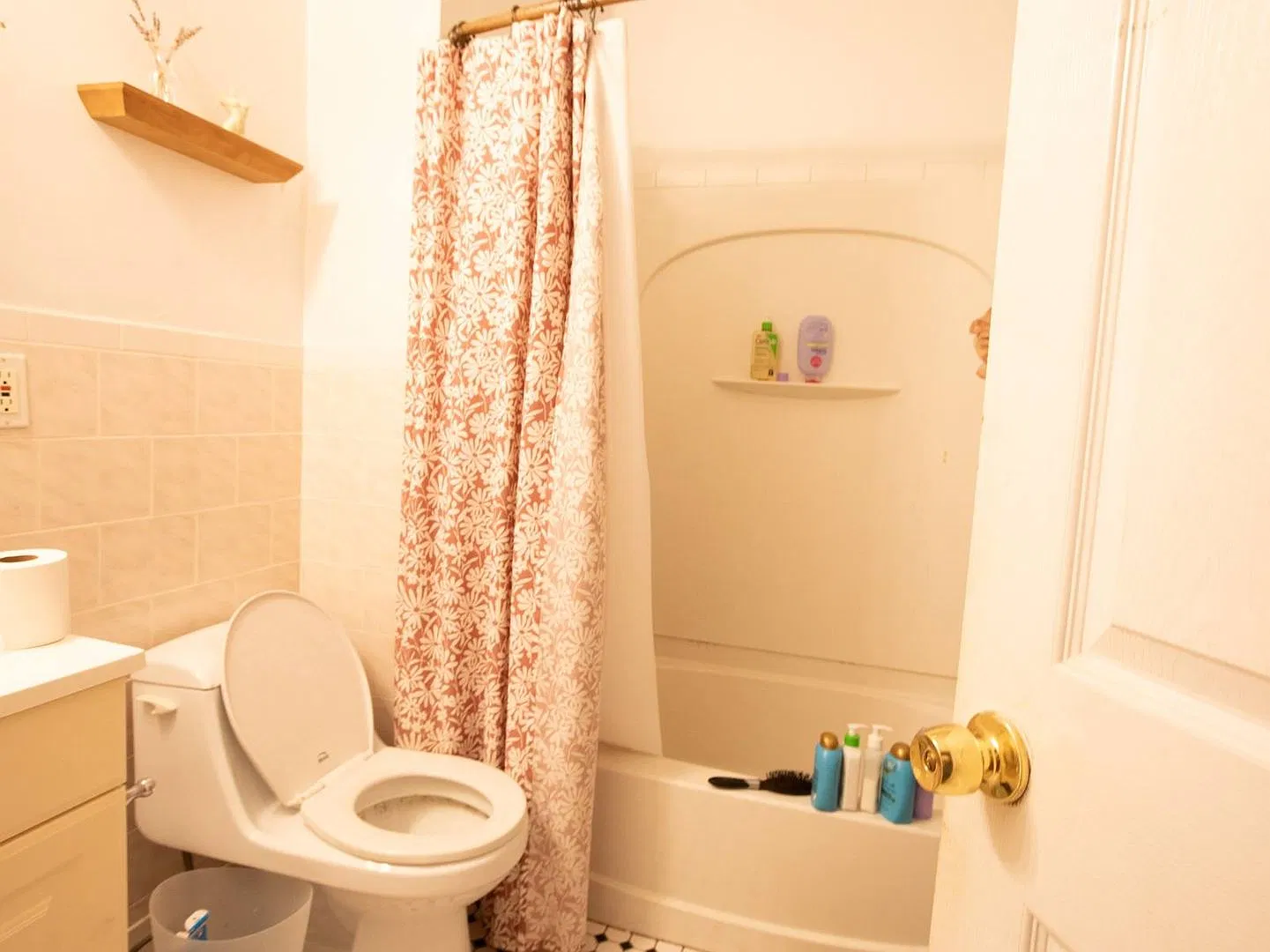 4 Bed, 1 Bath - Two Month's Free - Steps From Boston University (Bu) And Coolidge Corner — Photo 3