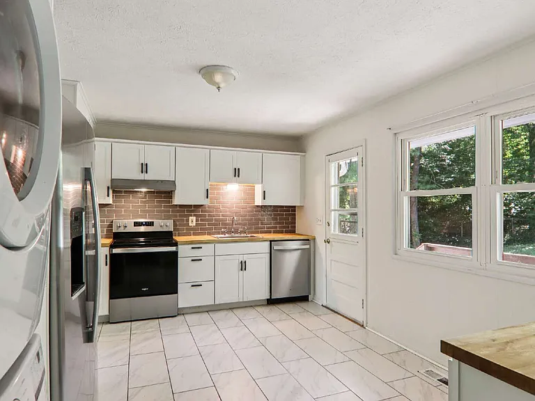 325 Comet Dr — Photo 5