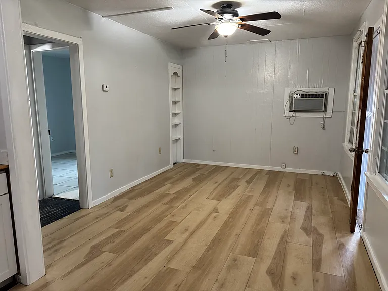 2532 Belmont Ave — Photo 8