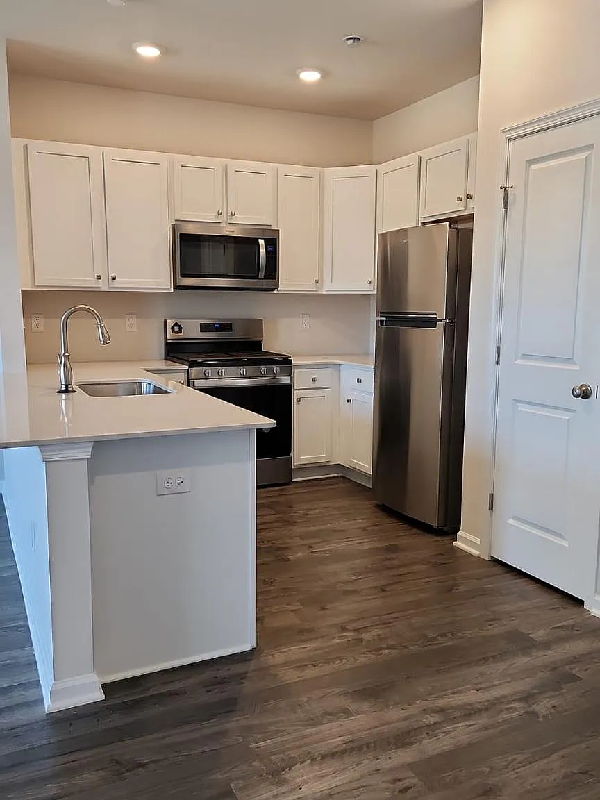 3 bed, 2.5 bath, 1500 sqft, $3,000 — Photo 3