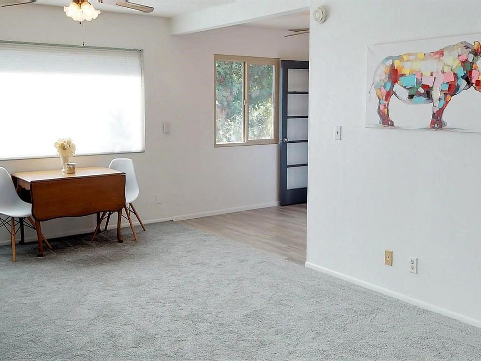 Family room 3