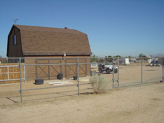 Detatched 2 car garage