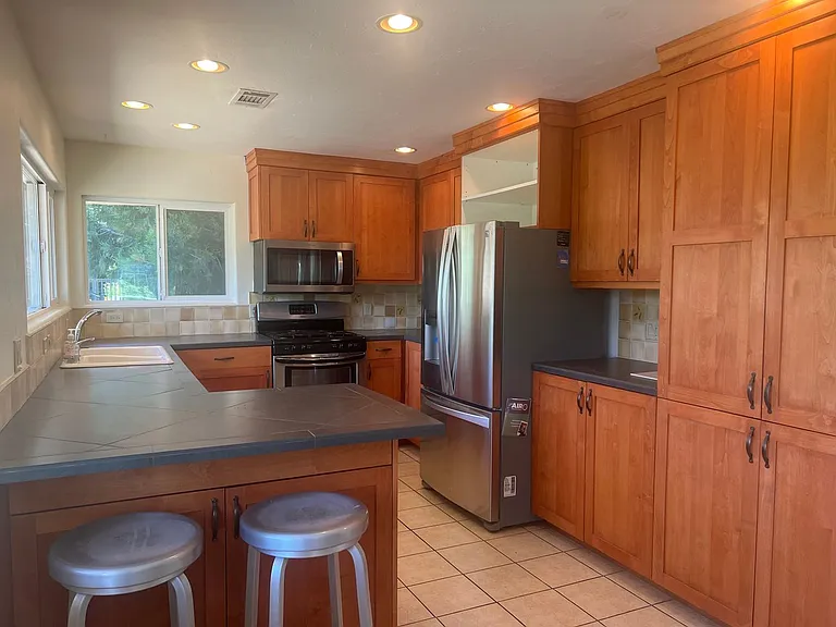 495 Jennifer St — Photo 6