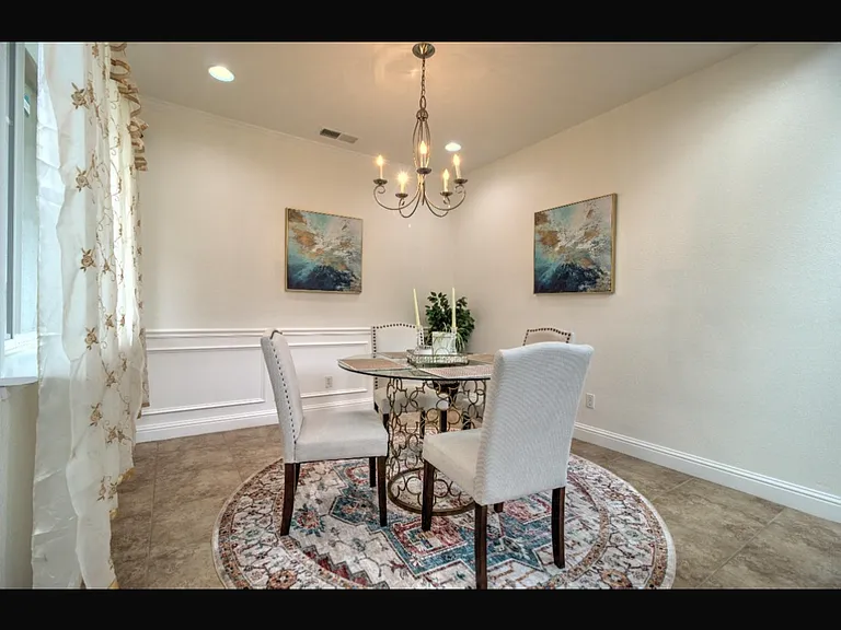 523 Danbury Pl — Photo 4