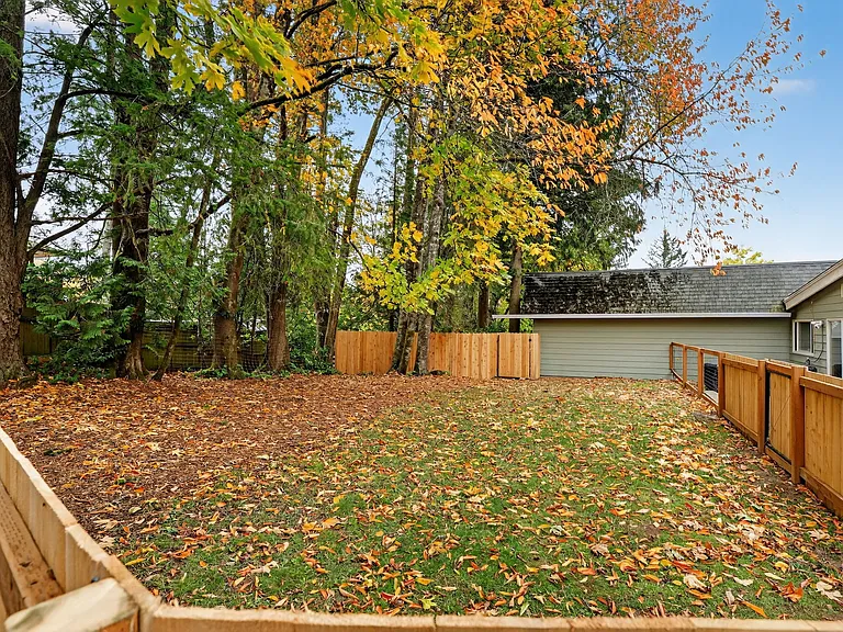 9000 NW Cornell Rd #4 — Photo 28