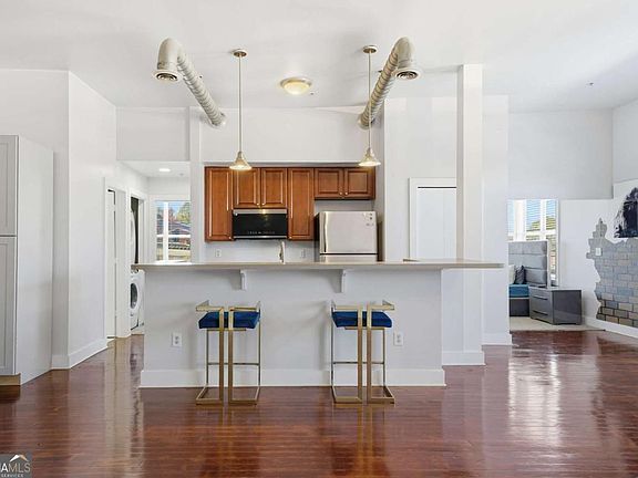 3rd image of 502 Pryor St SW Unit 328