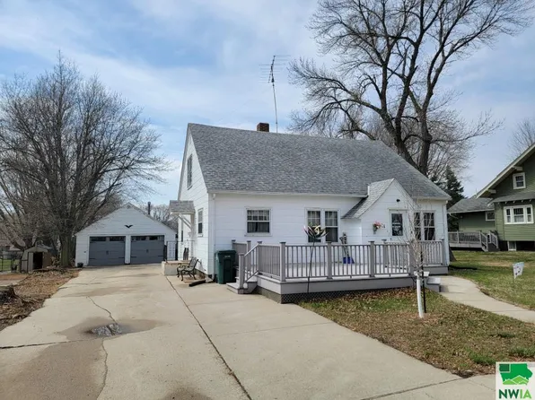 111 Highland Ave, Hospers, IA 51238