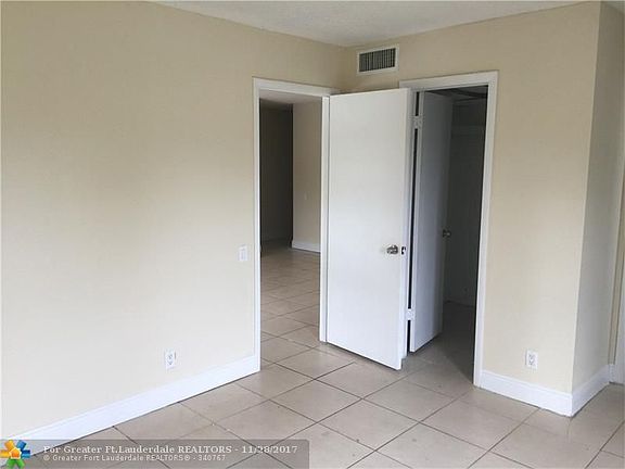 4th image of 4401 Treehouse Ln #E
