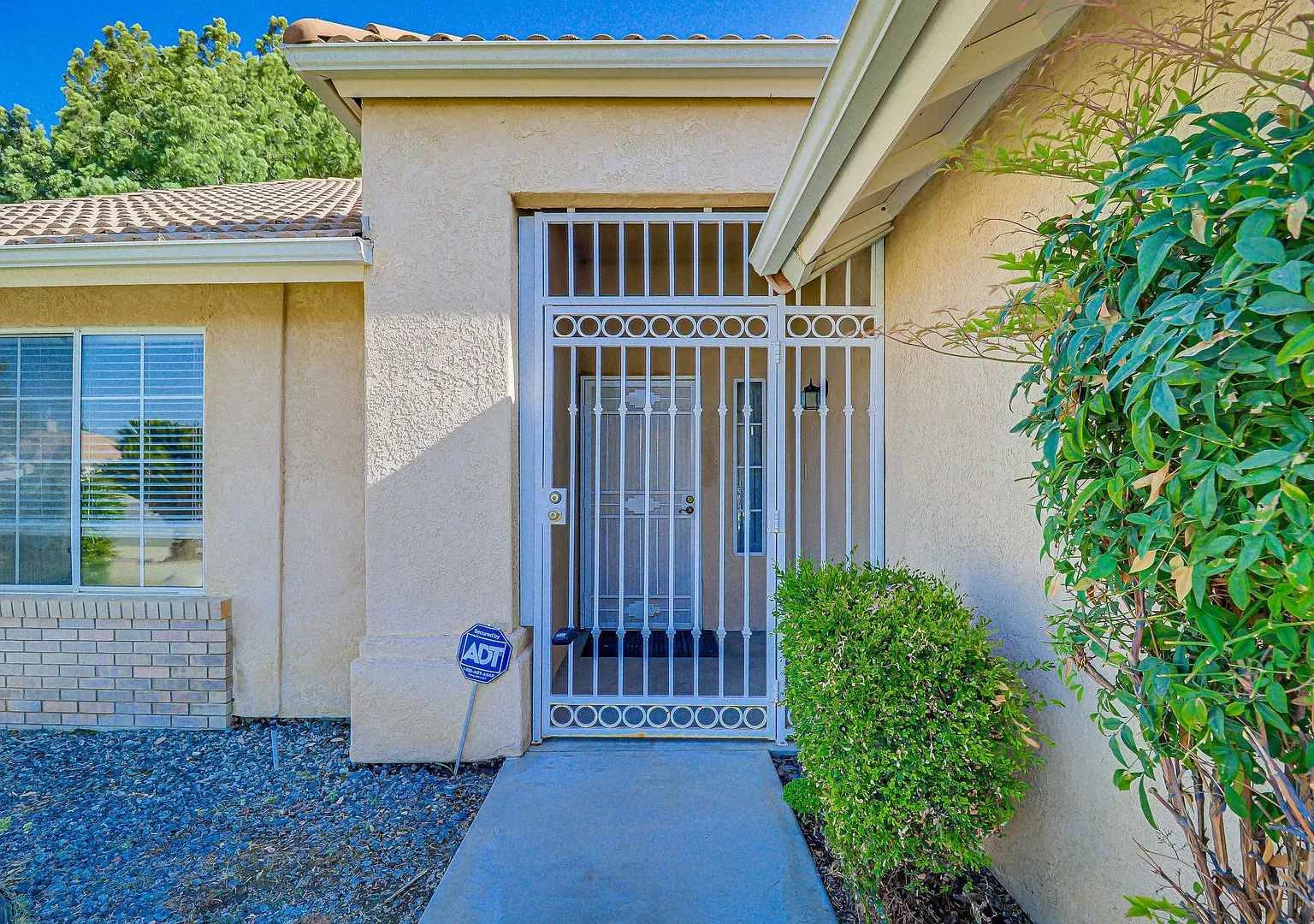 Spacious Home in SW Bakersfield! — Photo 3