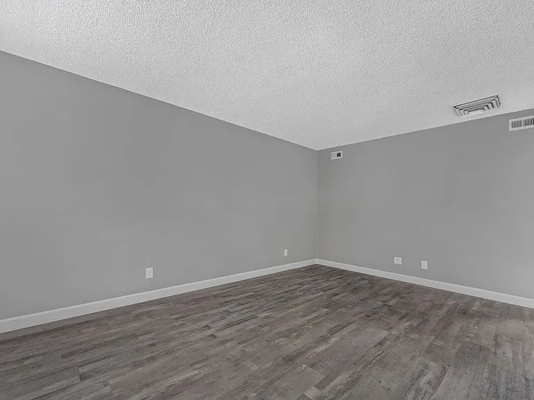Peak 72 Apartments — Photo 25