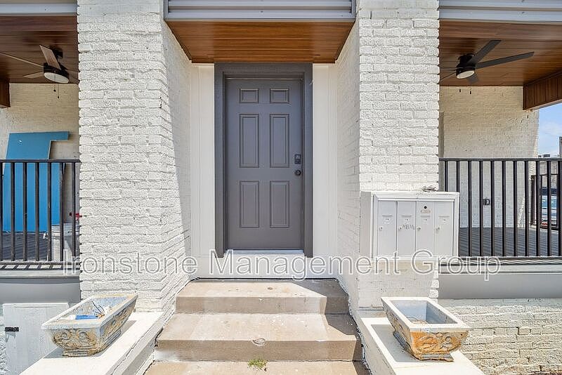 1st image of 1437 1/2 S Peoria Ave