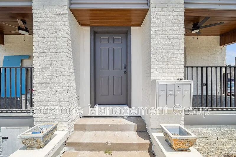 Building Photo - 1435 S Peoria Ave