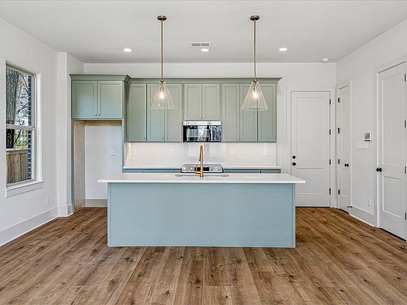 5th image of 5476 End Village Dr