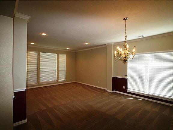 4th image of 3002 Blair Oak Dr
